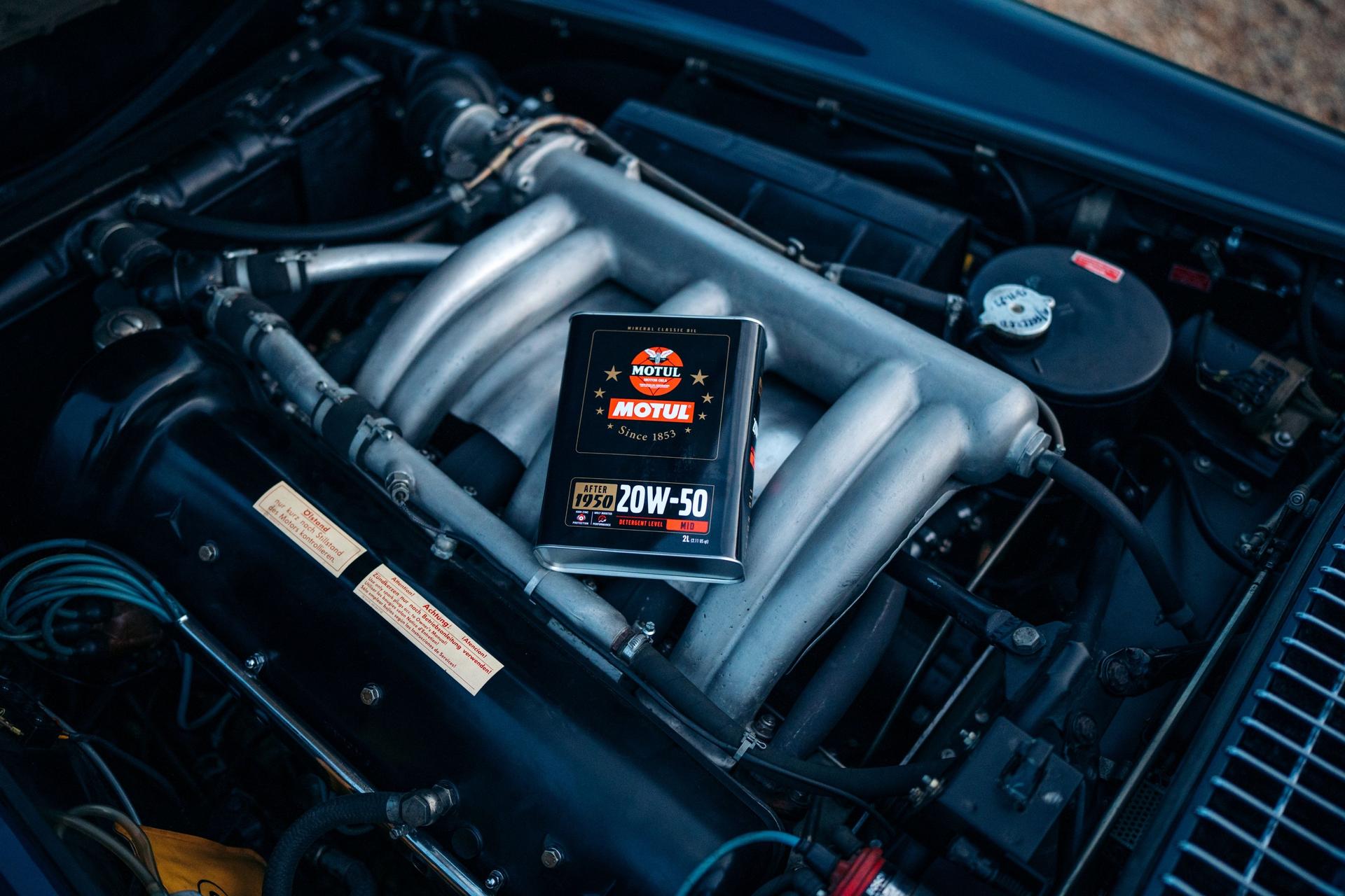 Motul célèbre son savoir-faire historique à Rétromobile 2026